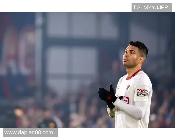 卡塞米罗续约陷两难：曼联中场更新换代迫在眉睫，合同到期前如何抉择？